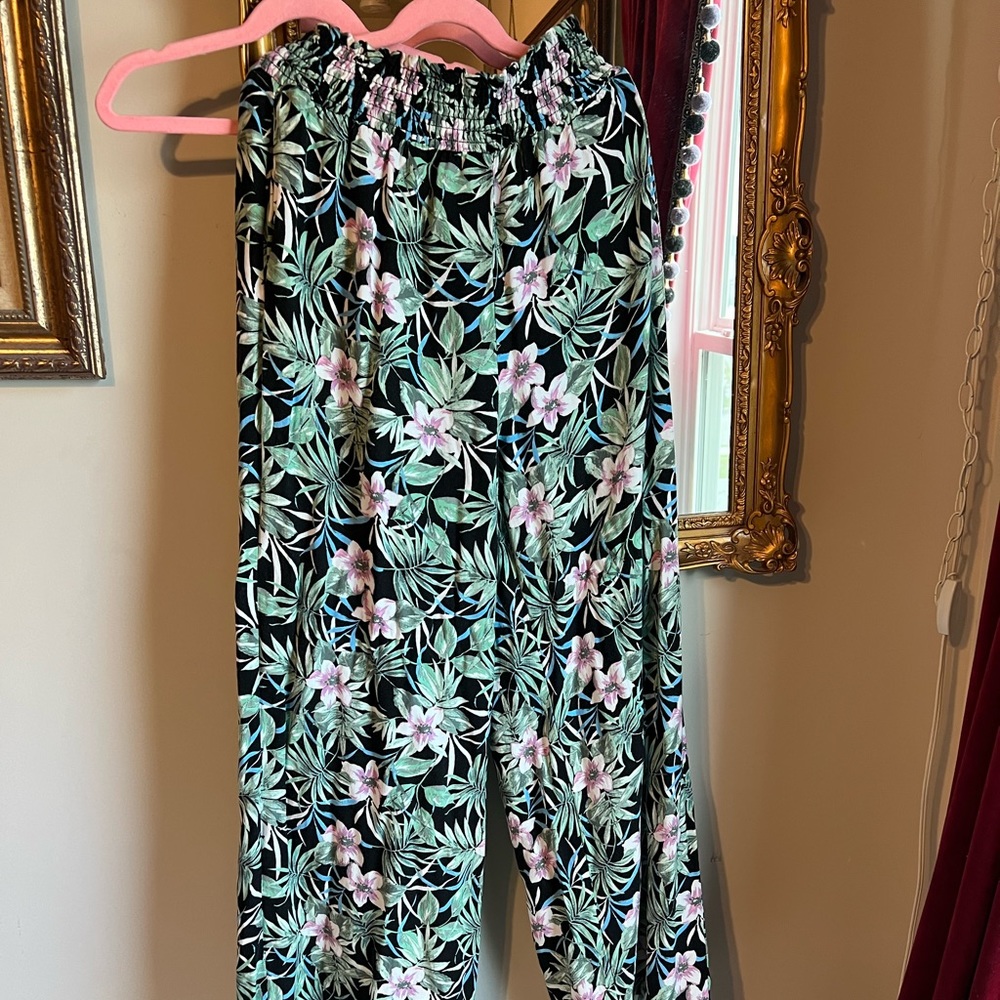 Floral stretch pants